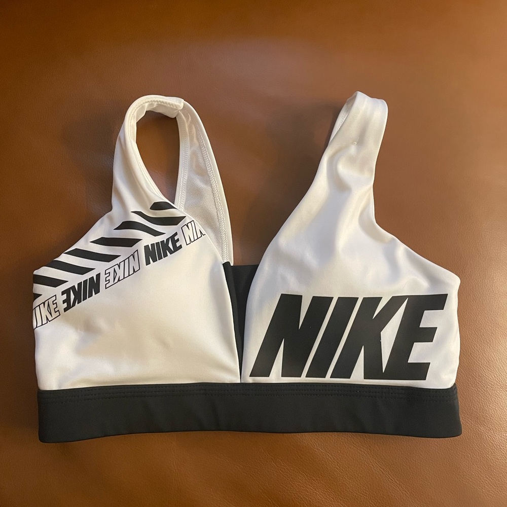 NEVER WORN NIKE SPORTS BRA